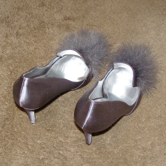 NEW size 39/9 NINA shoes Gray satin pumps with Feather pouf in front - Picture 7 of 12